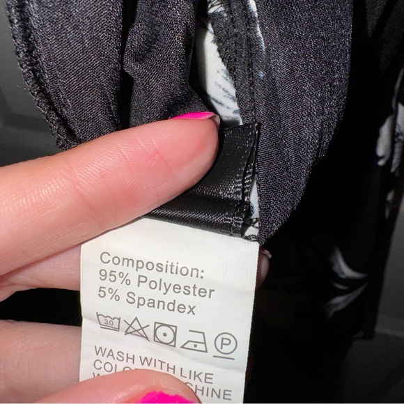 SHEIN Floral Halter Neck Romper - Picture 12 of 12